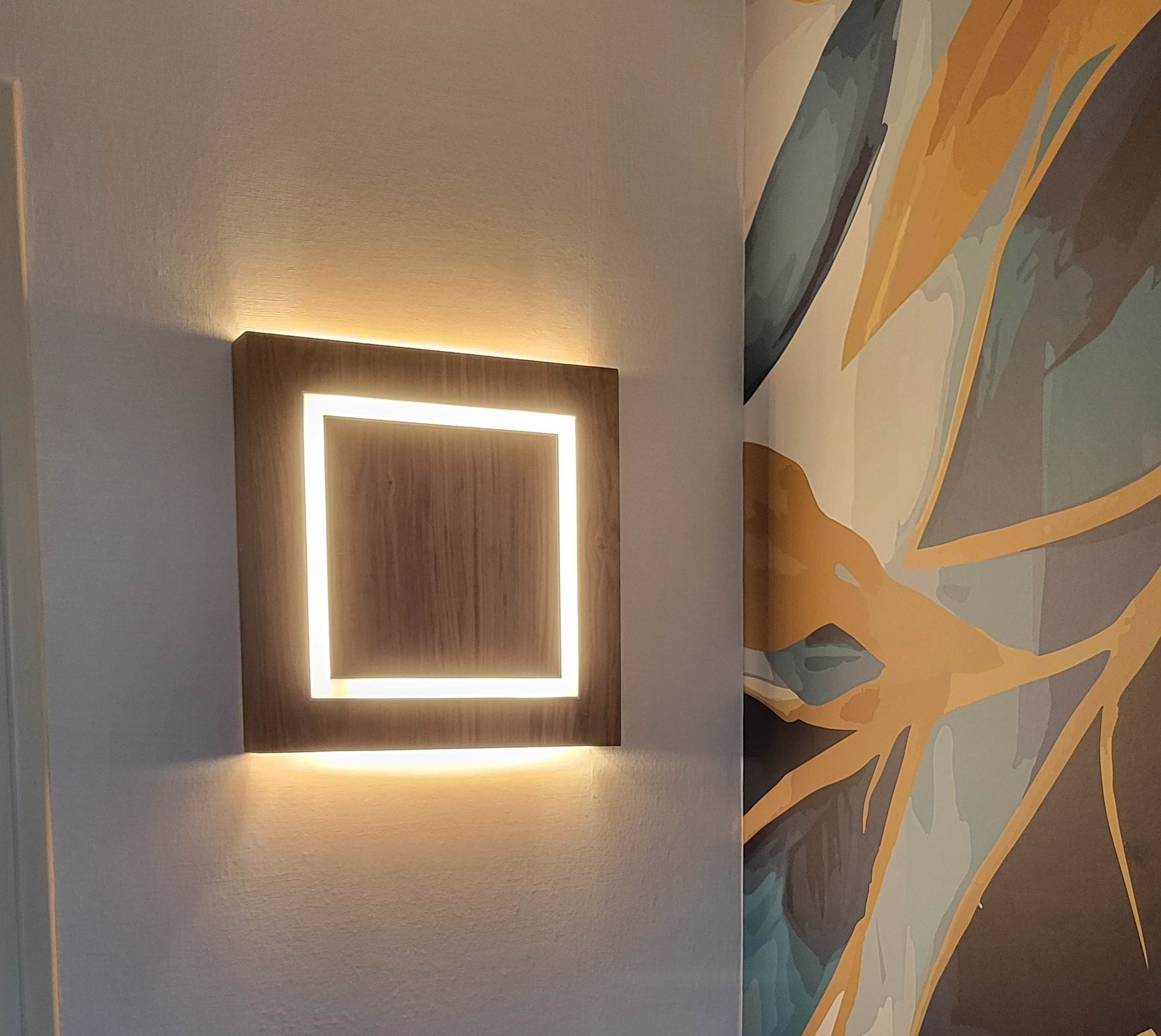 Applique murale en bois avec LED