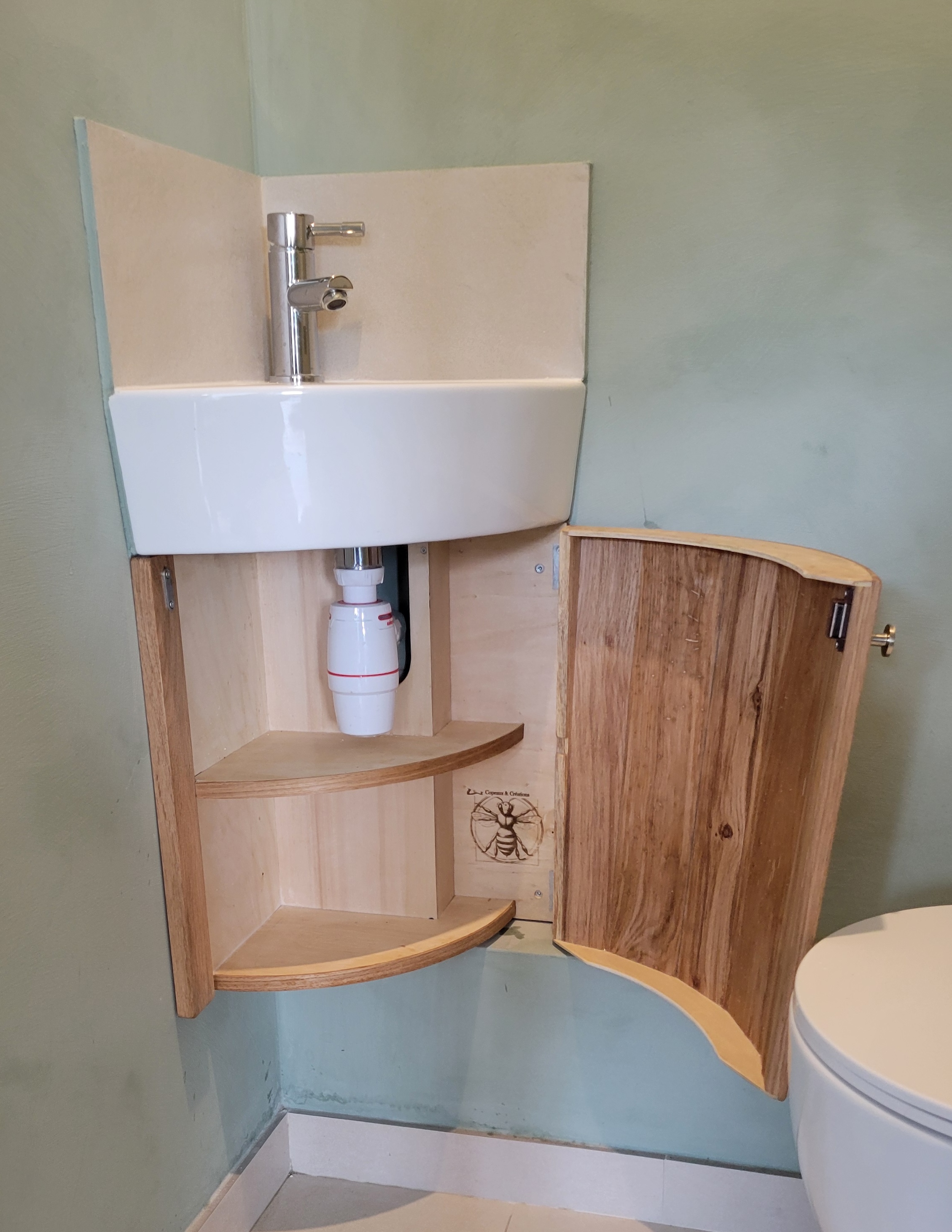 Meuble de salle de bain en chêne - ouvert